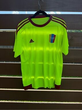 Adidas Men's Neon Yellow Venezuela soccer Jersey vintage 2015
